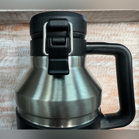 Stanley GO Growler 64 oz BPA-Free Insulated Stainless Steel Beverage Container - Picture 5 of 11